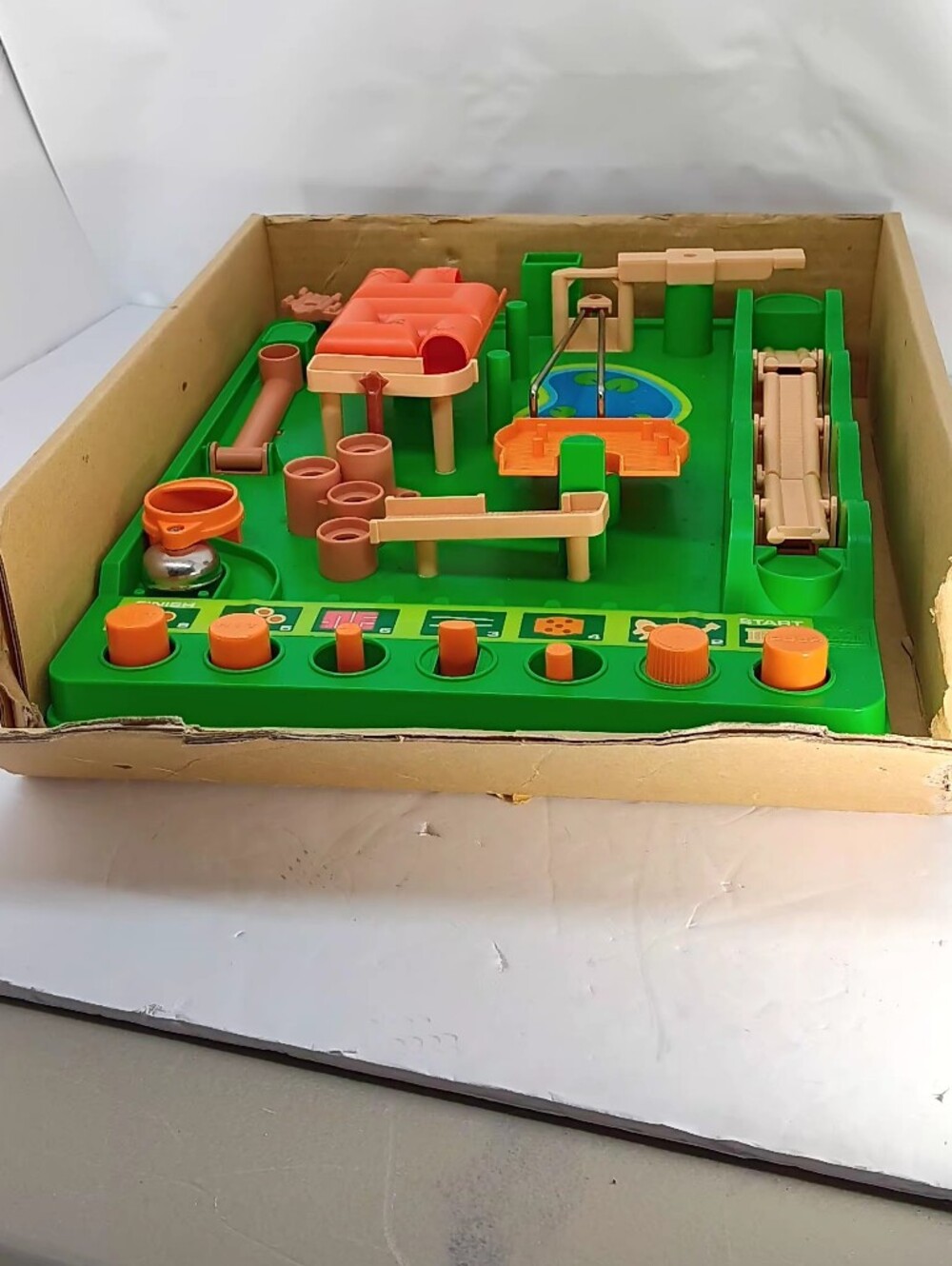 Vintage 1979 TOMY Run Yourself Ragged Obstacle Course Game - Incomplete - Picture 3 of 6